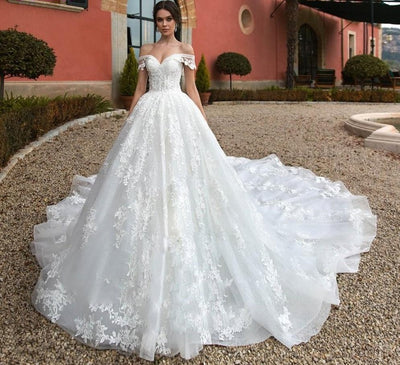 HW232 High quality boat neck A-Line Bridal gown with royal train