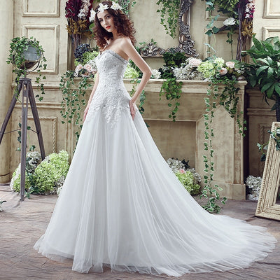 CW156 Elegant sweetheart appliques beaded wedding dress