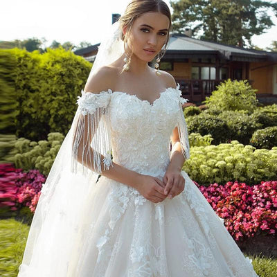 HW174 Gorgeous Flowers Appliques Lace A-line Wedding Wedding gown