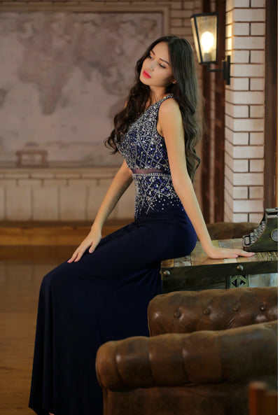 LG69 Plus Size Sleeveless Crystal Beaded Prom Gowns (4 Colors)