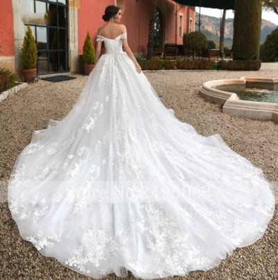 HW232 High quality boat neck A-Line Bridal gown with royal train