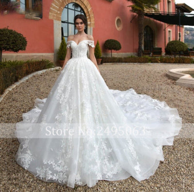 HW232 High quality boat neck A-Line Bridal gown with royal train
