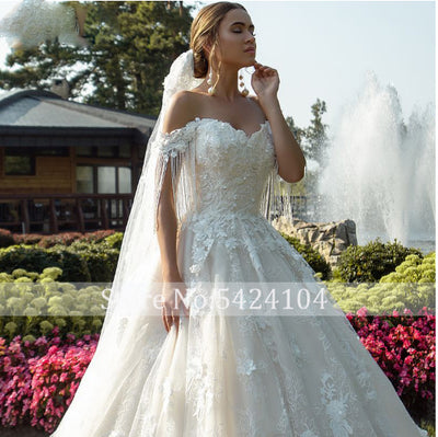 HW174 Gorgeous Flowers Appliques Lace A-line Wedding Wedding gown