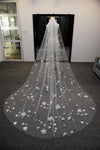 BV147 : 250cm 3D flowers Bridal veil