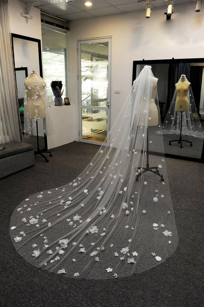 BV147 : 250cm 3D flowers Bridal veil