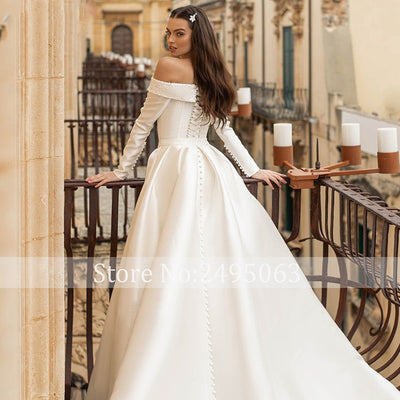 HW259 Minimalist Boat neck Wedding dress with detachable train