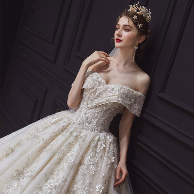 CW621: 3D-Floral Appliques Beaded Lace-up Bridal Gown